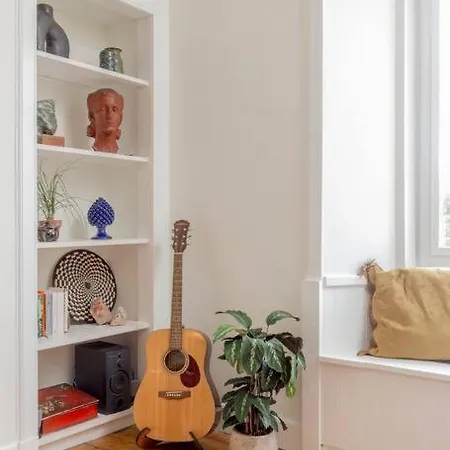 Edinburgh Castle Views! Stylish 2Bd Flat, Sleeps 4 Apartment Exterior photo