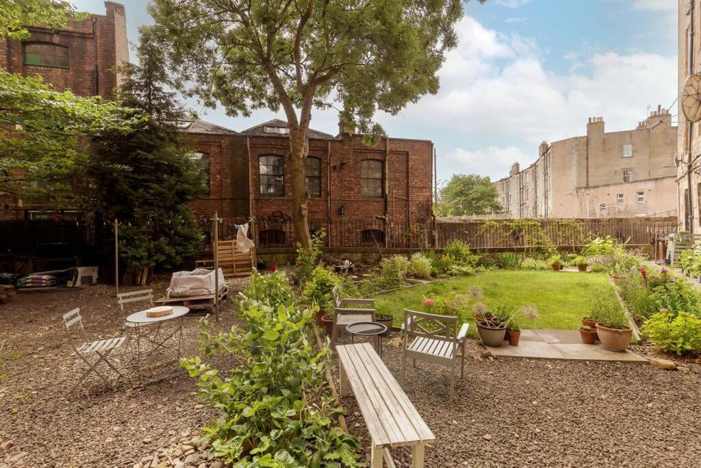 Castle Views! Stylish 2bd Flat, Sleeps 4 Apartamento Edimburgo