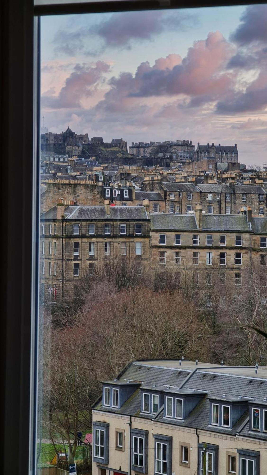 Castle Views! Stylish 2bd Flat, Sleeps 4 Apartamento *